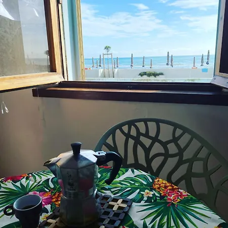 Casa Rossella Fronte Mare A דירה