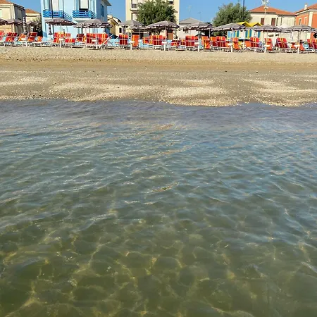Casa Rossella Fronte Mare A Marotta
