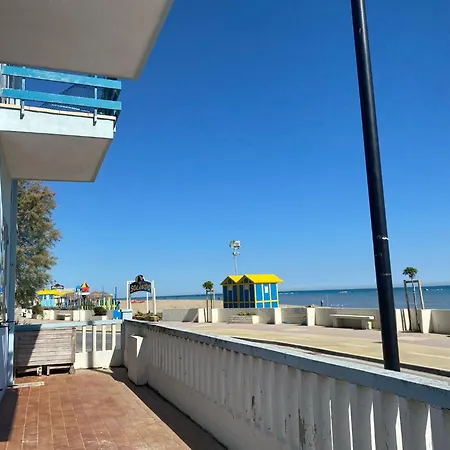 Casa Rossella Fronte Mare A Apartment Marotta