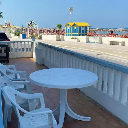 Casa Rossella Fronte Mare A Apartamento Marotta