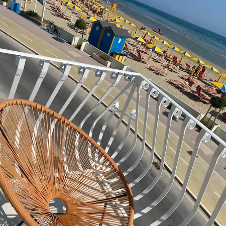 Casa Rossella Fronte Mare A Apartamento