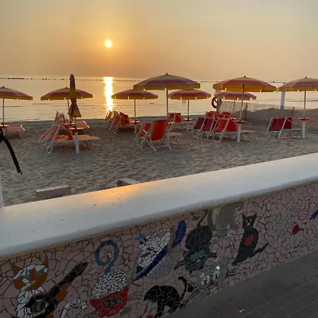 Casa Rossella Fronte Mare A Apartamento